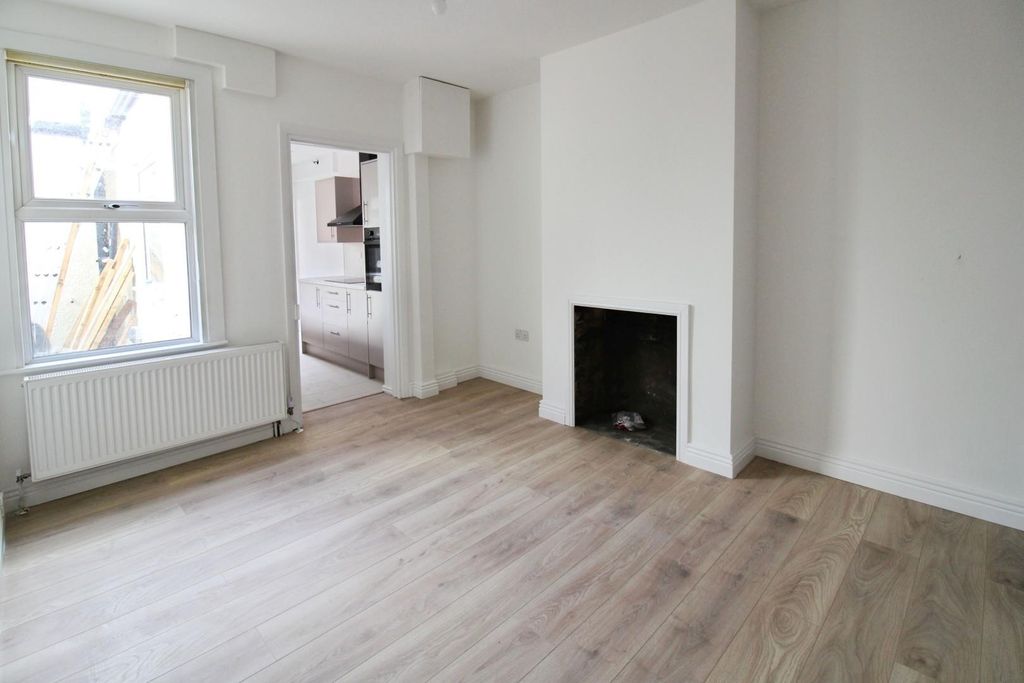 Property photo 3 of 11 Dining Room