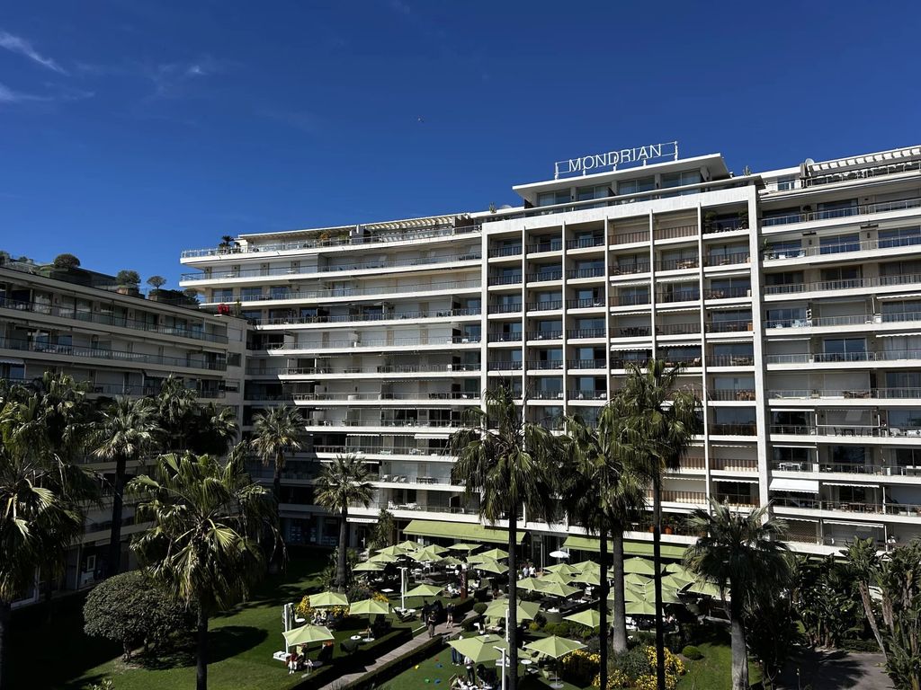 Property photo 1 of 21 2-Bedroom Apartment For Sale 127 Sqm – La Croisette, Cannes