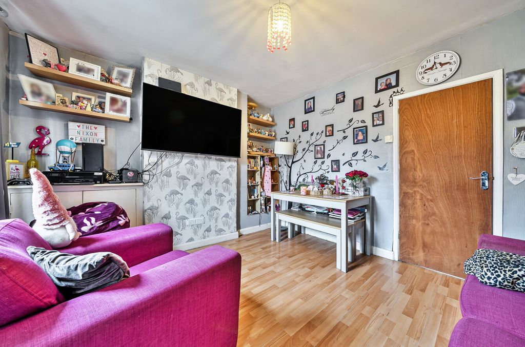 Property photo 3 of 13 1423597-7-69Aac54...