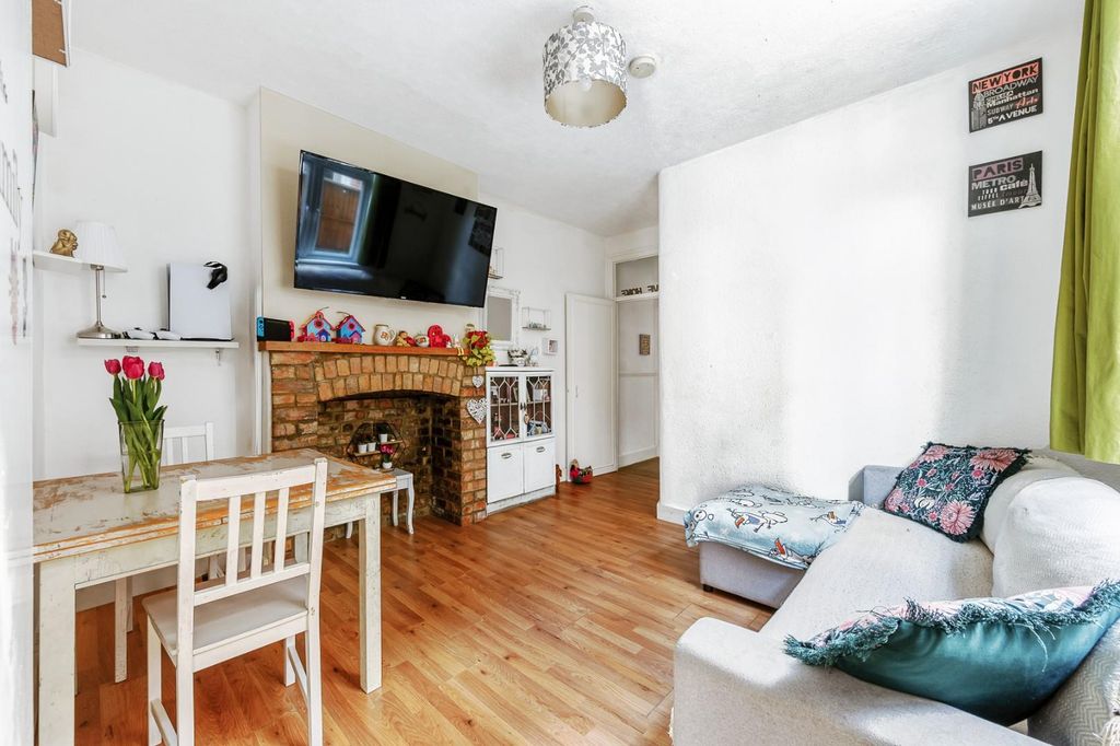 Property photo 2 of 11