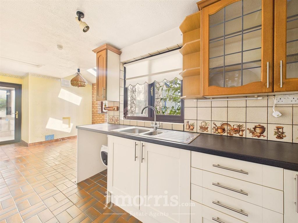 Property photo 3 of 21 Sitting Room