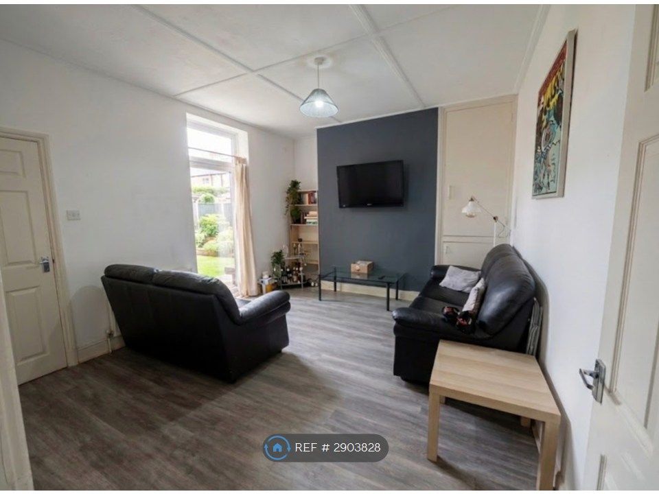 Property photo 1 of 13 Lounge