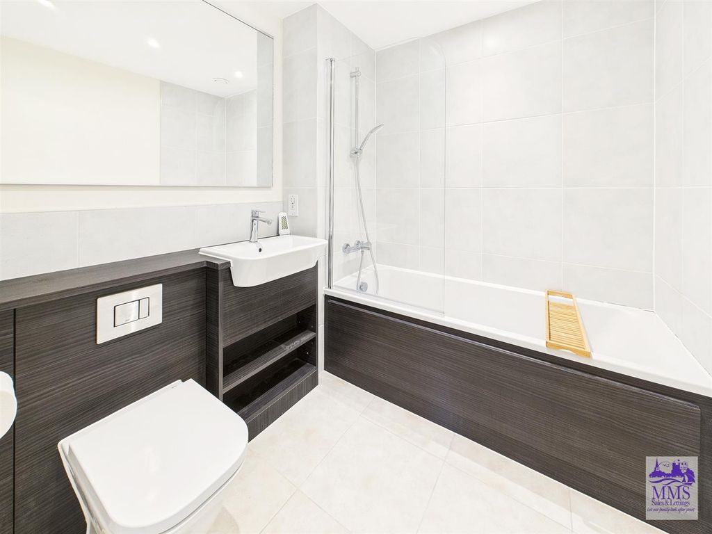 Property photo 3 of 15 Cam04098G0-Pr0113-Still003.Jpg