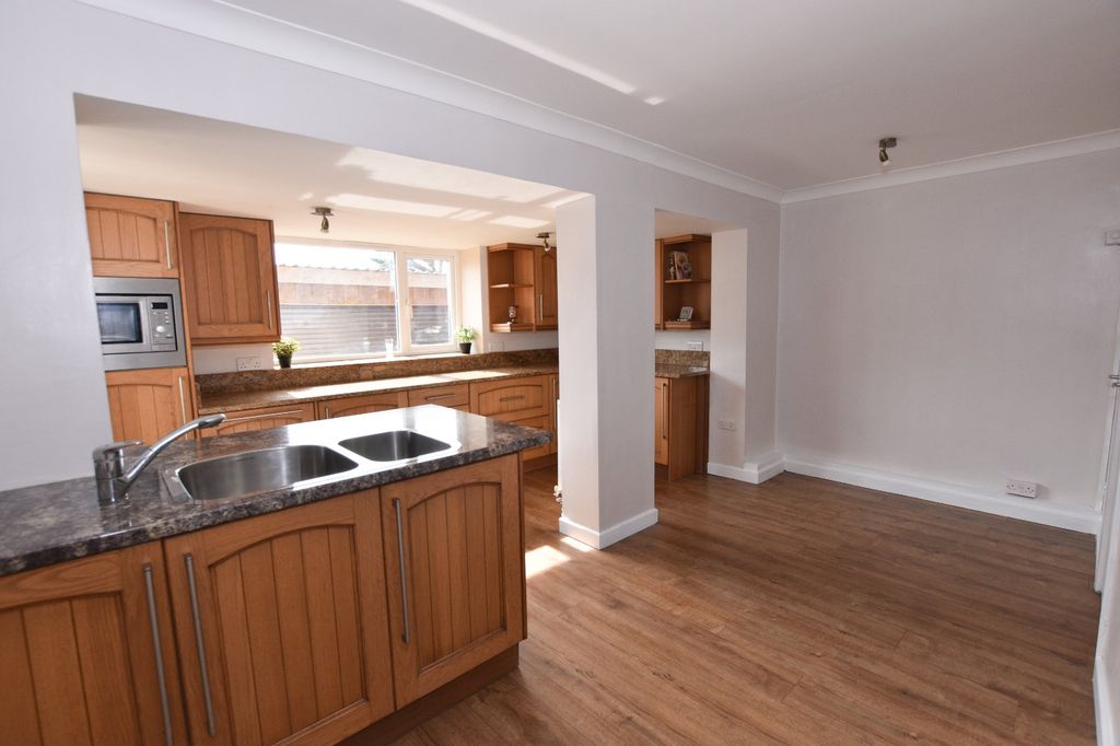 Property photo 3 of 14 Kitchen Dining Room