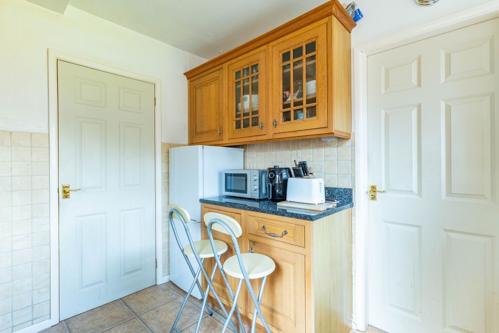 Property photo 3 of 11 Breakfast Kitchen