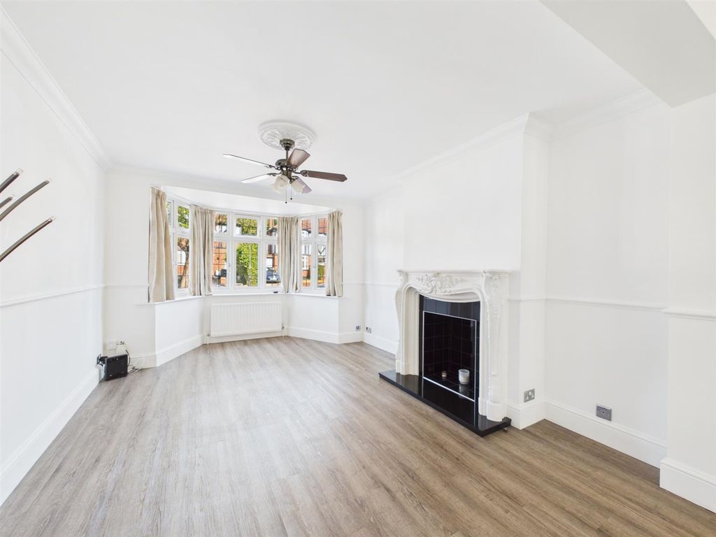 Property photo 3 of 25 Cam01563G0-Pr0285-Still004.Jpg