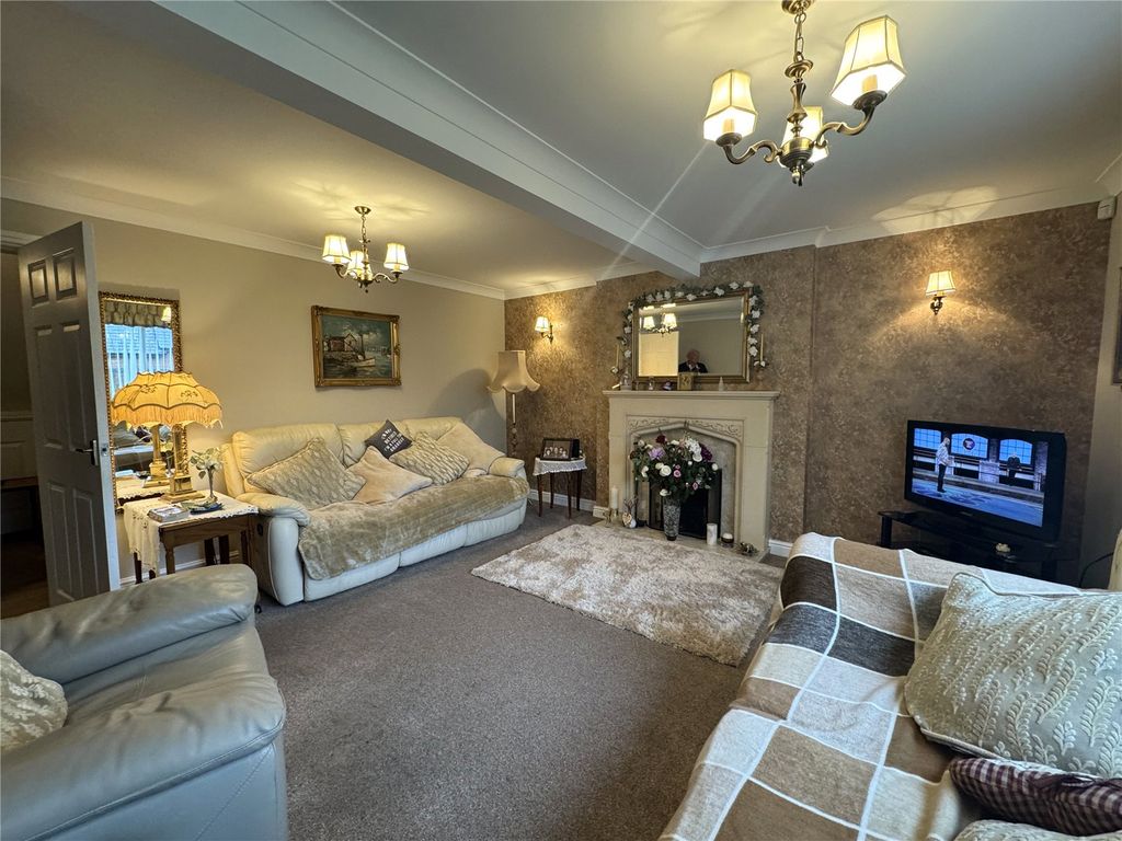 Property photo 2 of 28 Picture No. 14