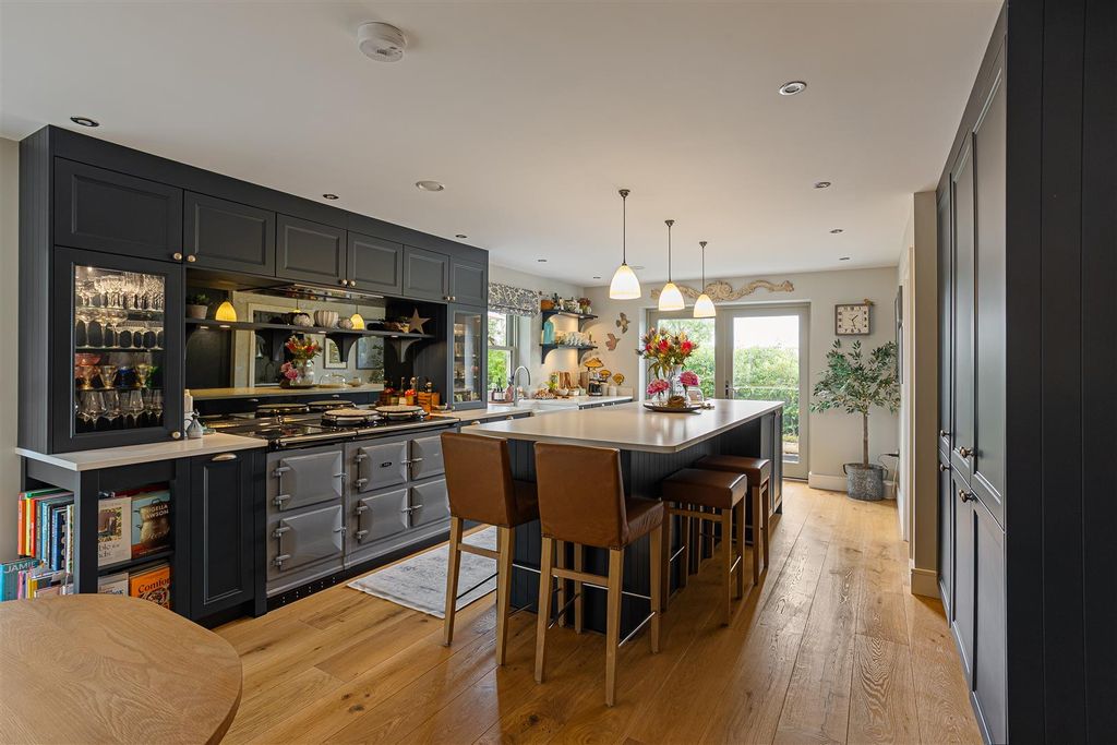 Property photo 3 of 52 Maple_View_84.Jpg