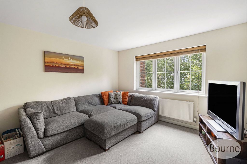 Property photo 2 of 11 Picture No. 24