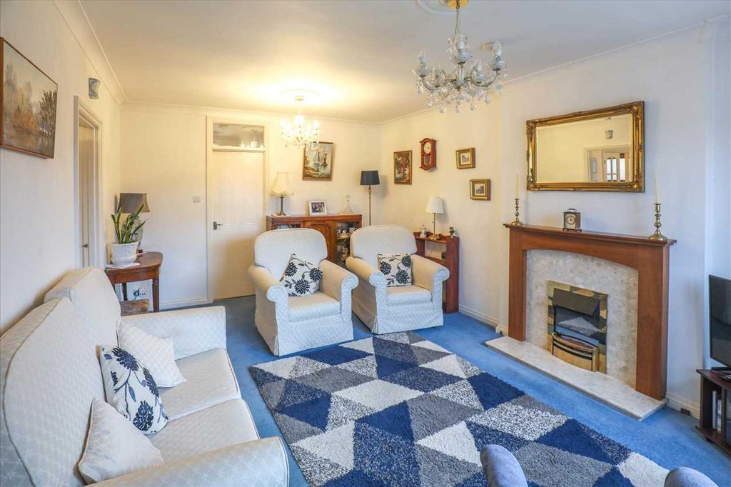 Property photo 2 of 10 Lounge