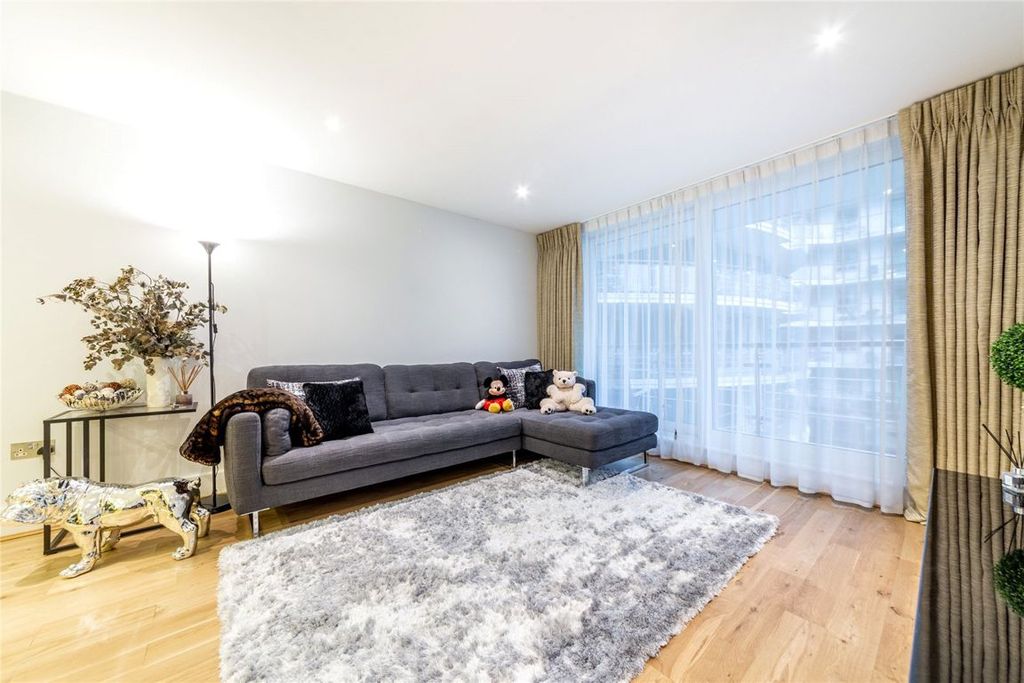 Property photo 2 of 22