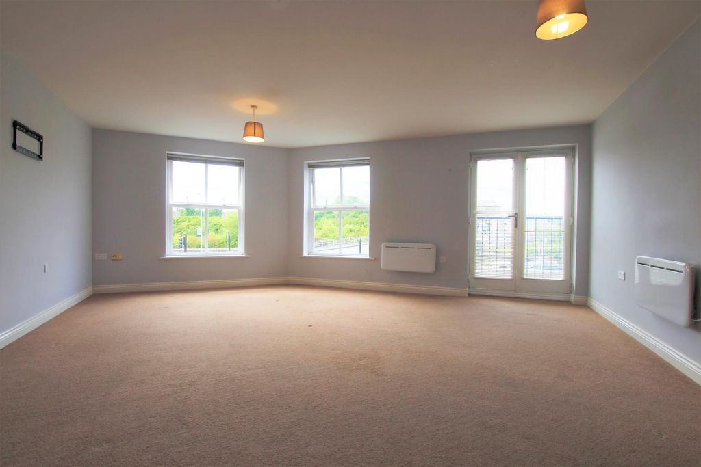Property photo 3 of 9 Living Area