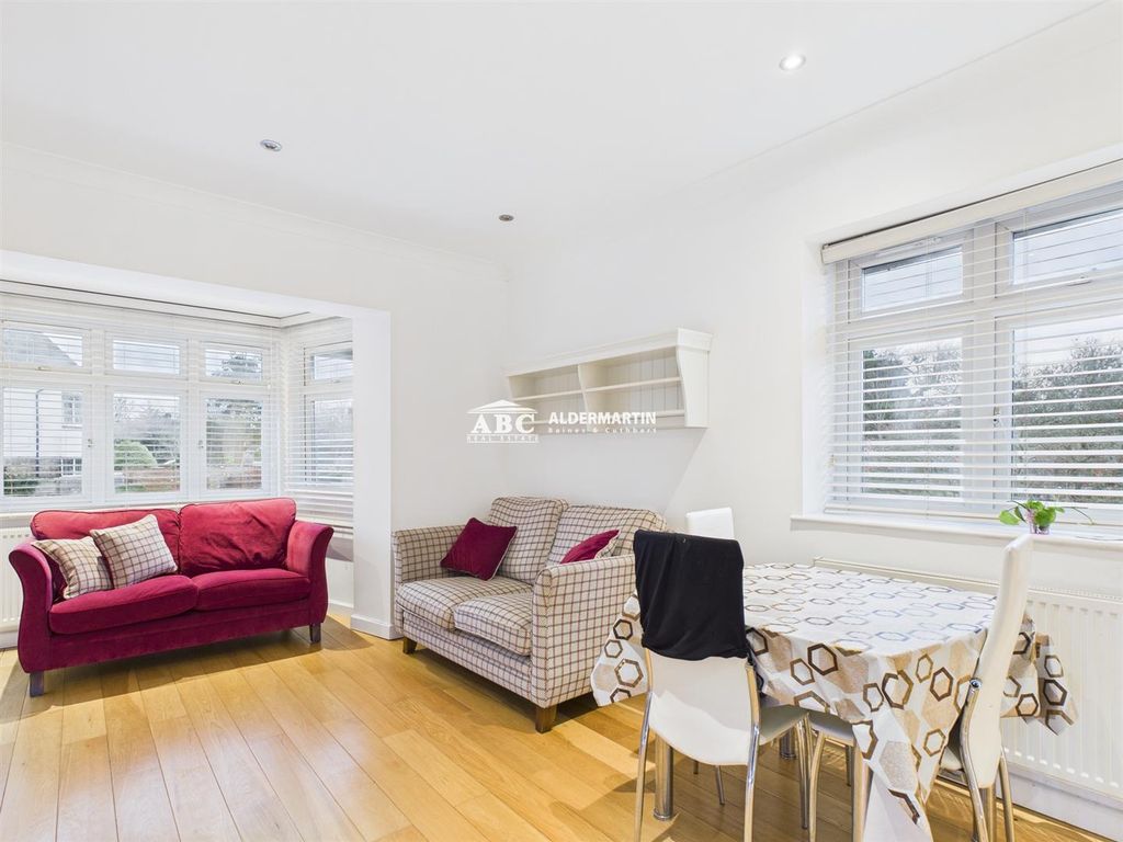 Property photo 2 of 13 Cam03827G0-Pr0120-Still005.Jpg