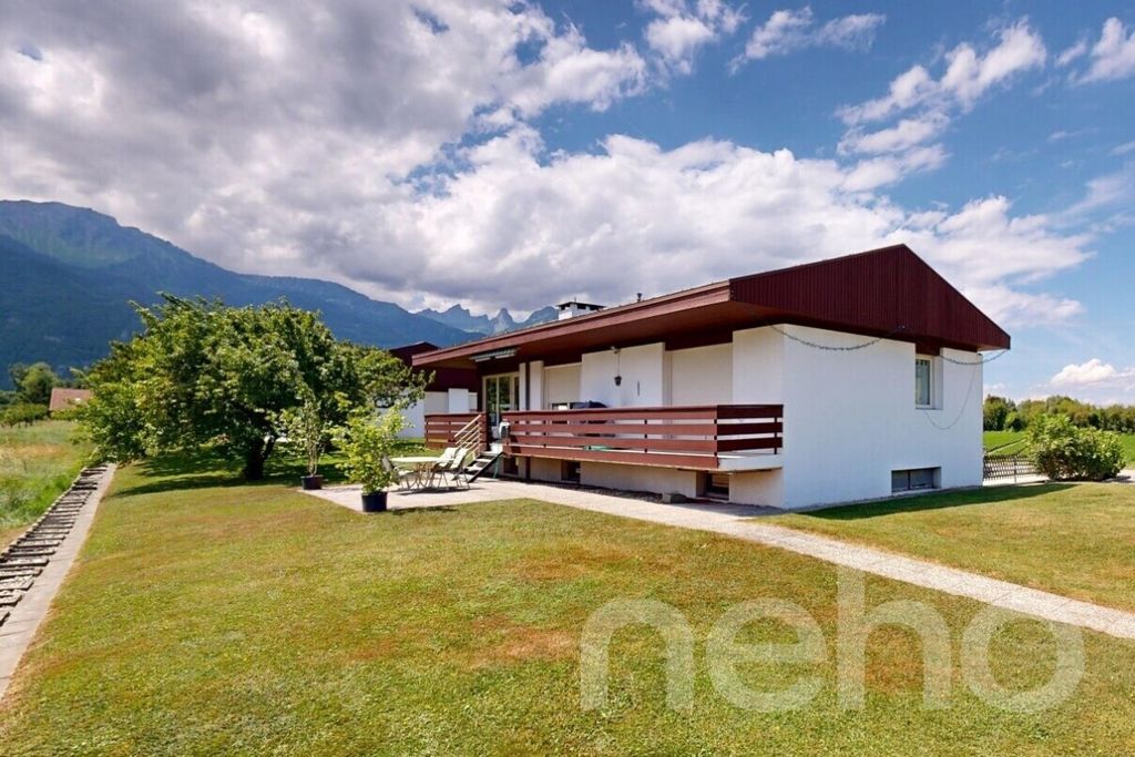 Property photo 2 of 12