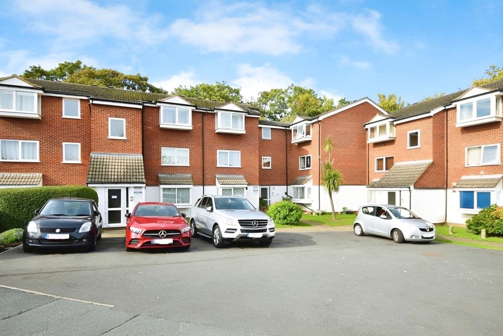 Property photo 1 of 2 24E4B1c1-10240_31...