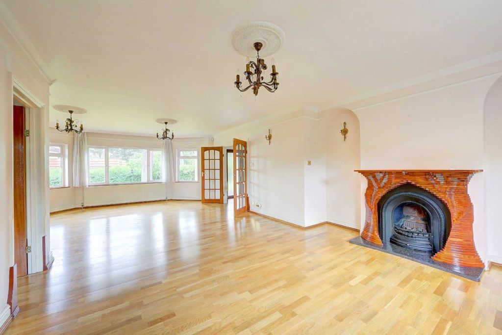 Property photo 2 of 10