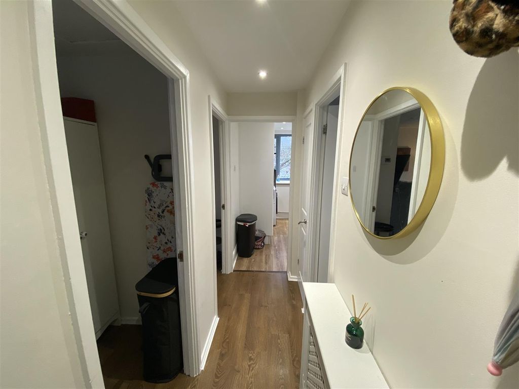 Property photo 2 of 12 Hallway.Jpeg
