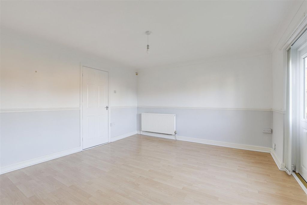 Property photo 3 of 11 12412.Jpg