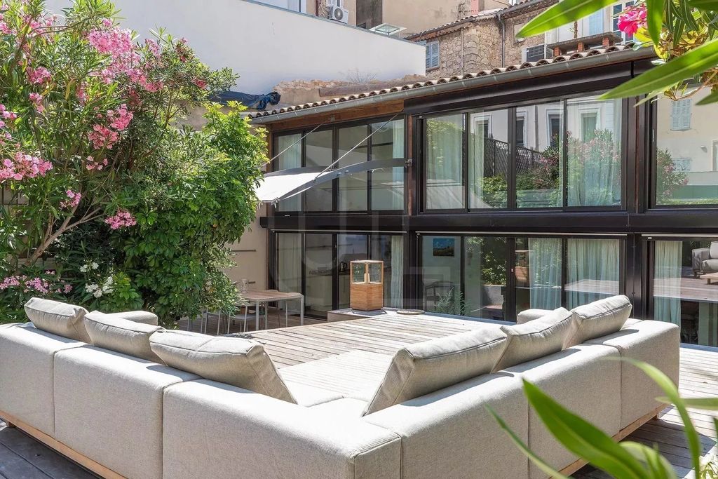 Property photo 2 of 11