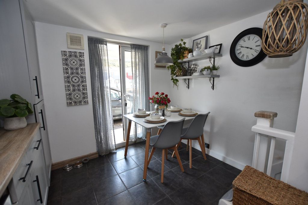 Property photo 3 of 11 Kitchen Diner