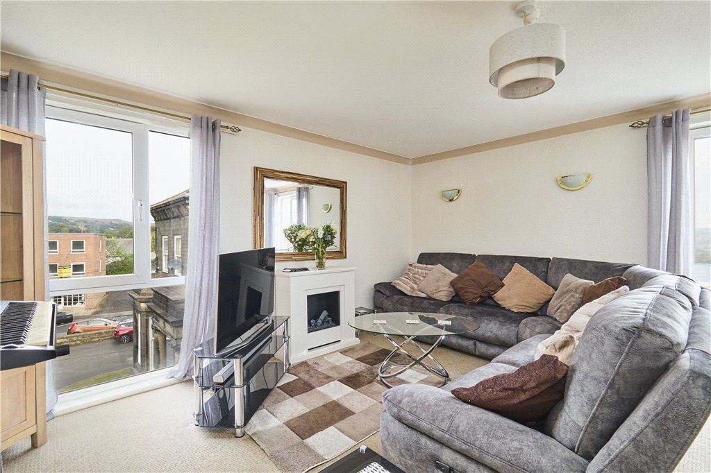Property photo 3 of 18 Sitting Room