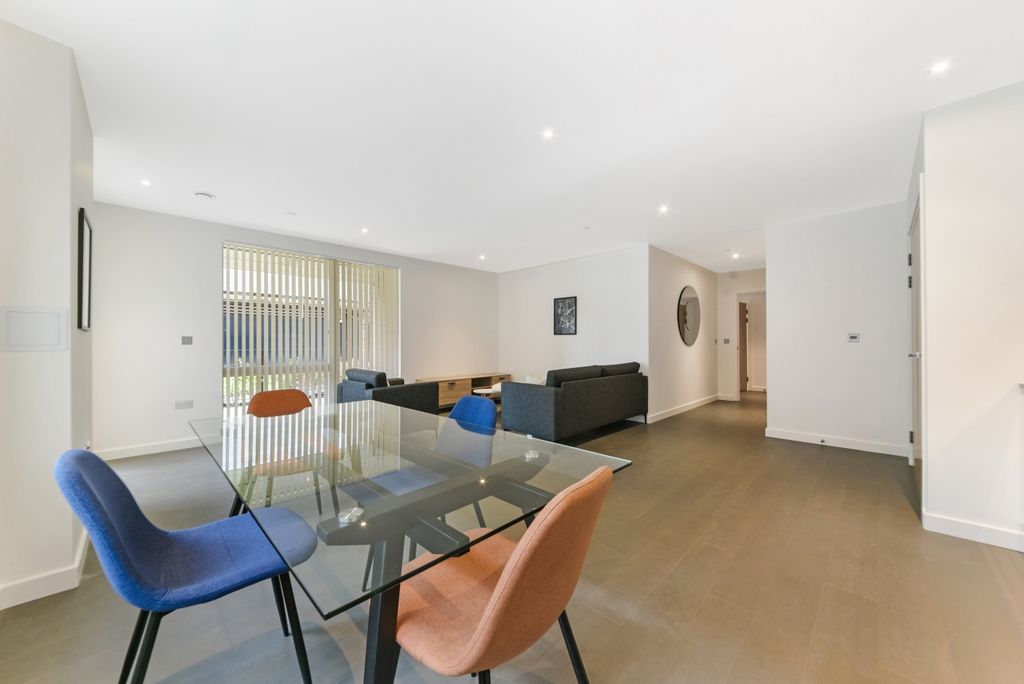Property photo 3 of 10 Dining Area