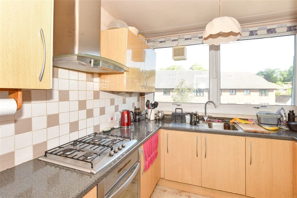 Property photo 3 of 10 Kitchen