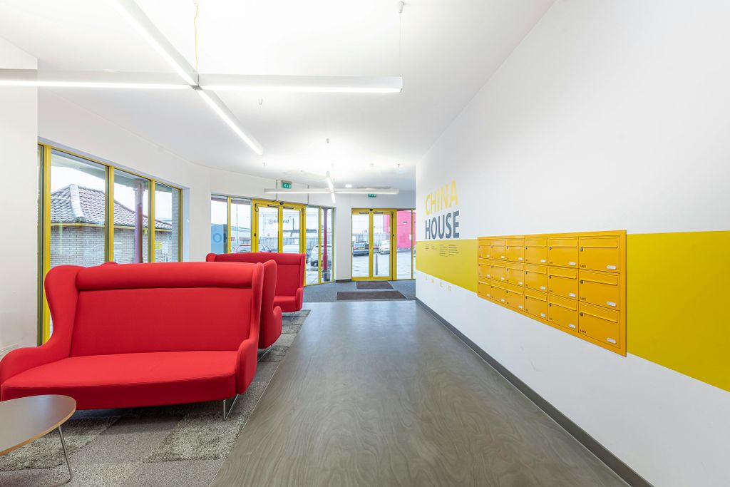 Property photo 3 of 7 1 China House Picture No. 6