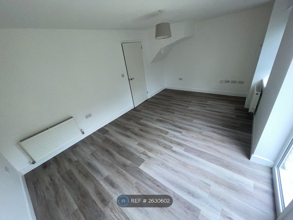 Property photo 3 of 11 Lounge