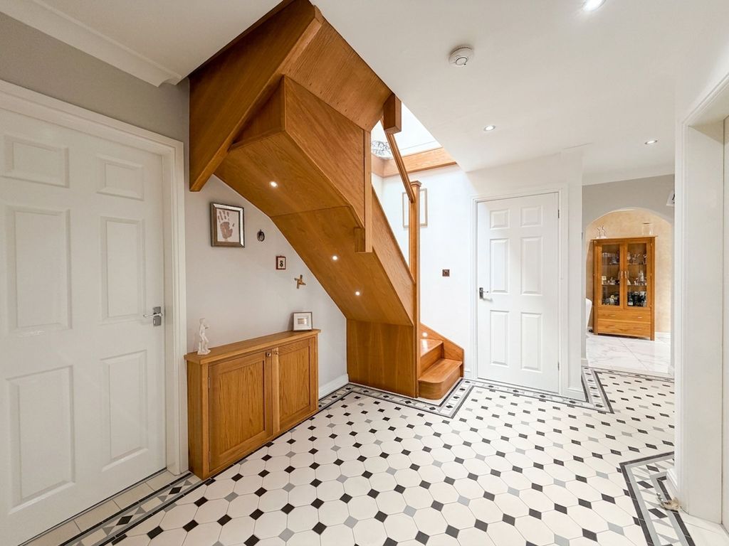 Property photo 2 of 33