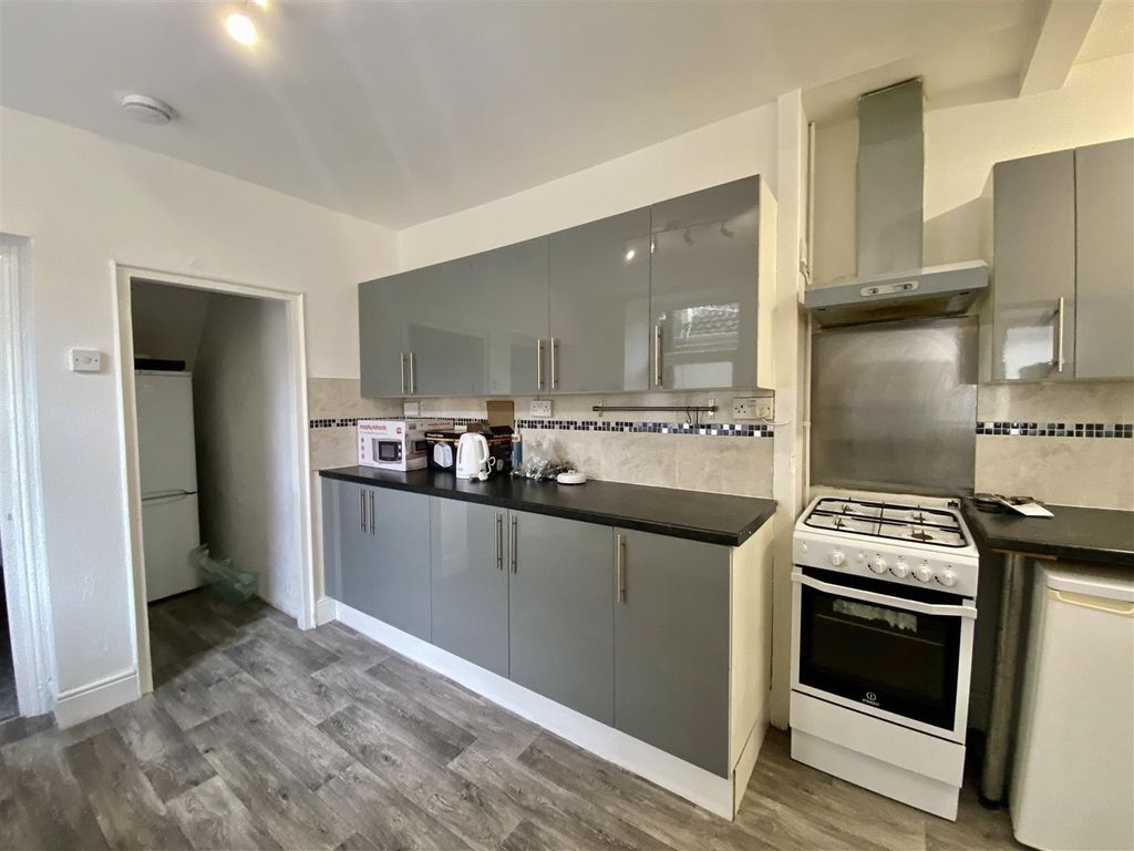 Property photo 2 of 8 Modern Gloss Kitchen With Ample Storage Space...