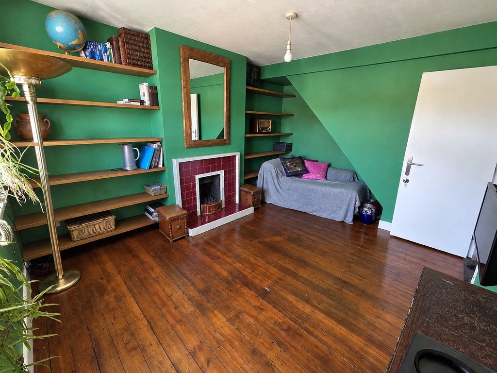Property photo 3 of 14 Lounge