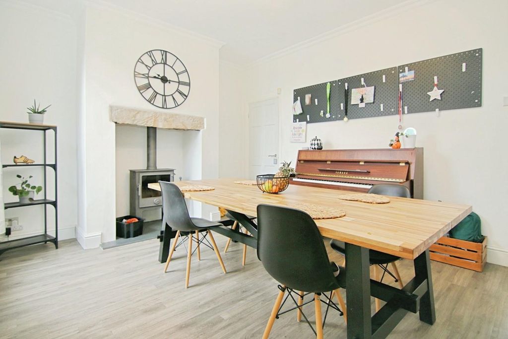 Property photo 3 of 21 Dining Room