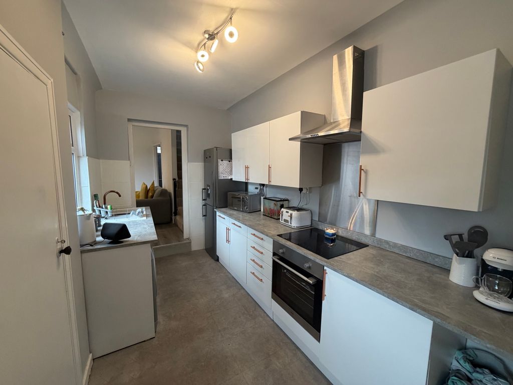 Property photo 2 of 21