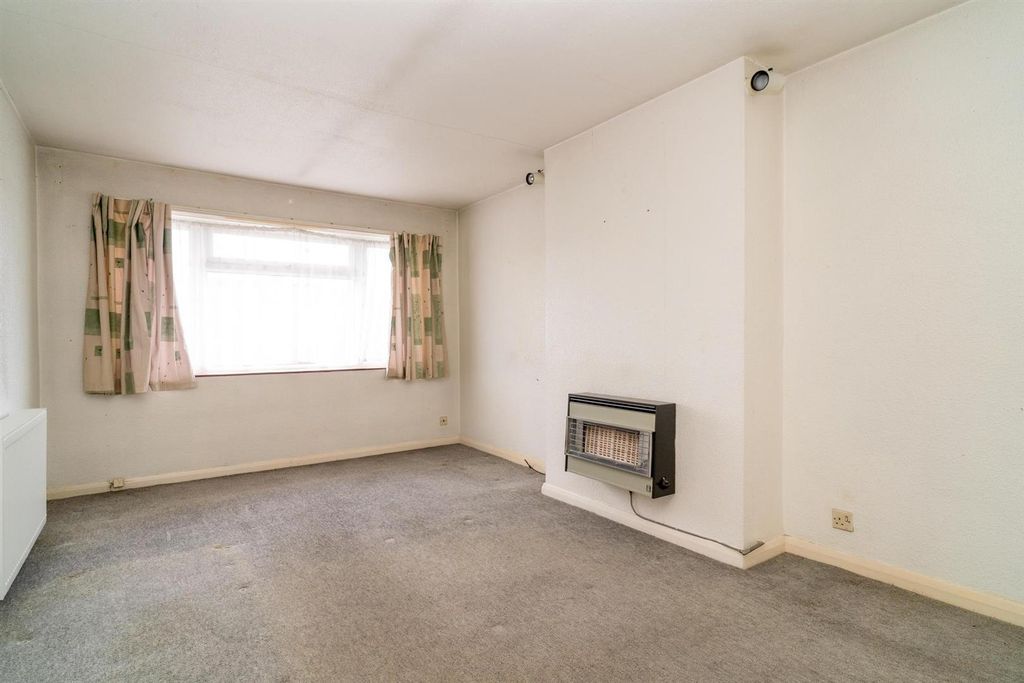 Property photo 2 of 8 Lounge