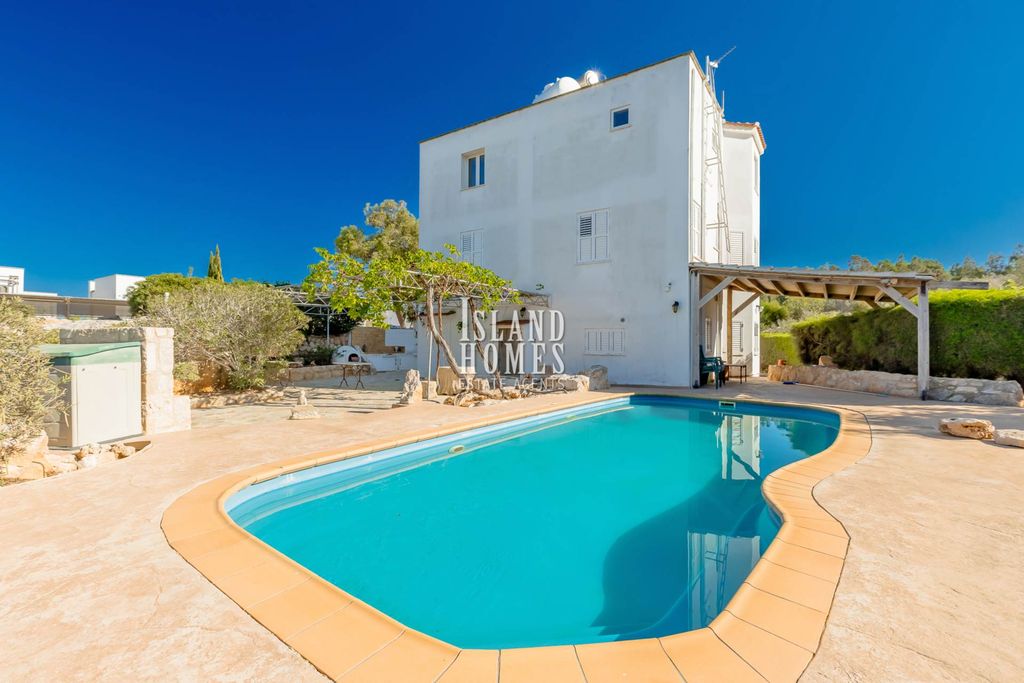 Property photo 2 of 48