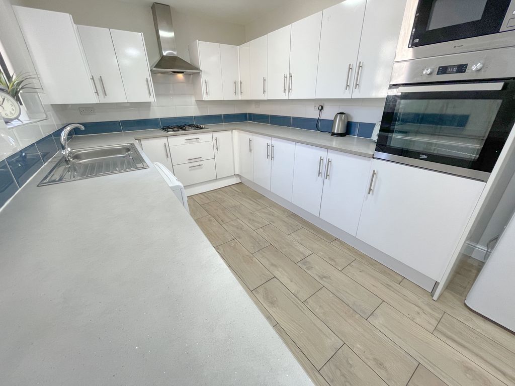 Property photo 1 of 12 65 Albert Edward(1)