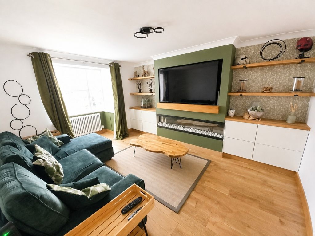 Property photo 2 of 12 Lounge
