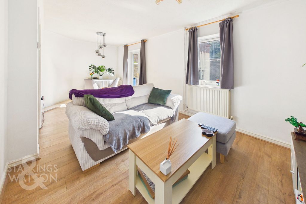 Property photo 2 of 18