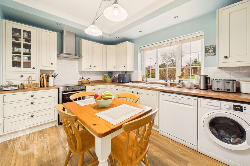 Property photo 3 of 27