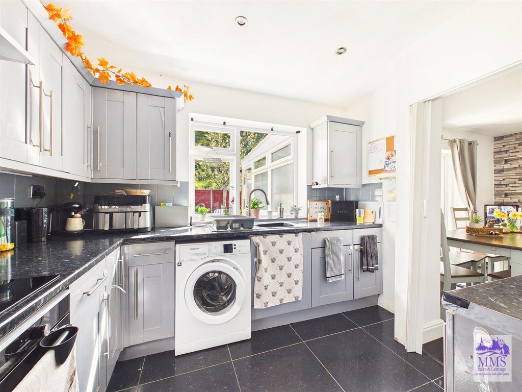 Property photo 2 of 14 Cam04098G0-Pr0199-Still005.Jpg