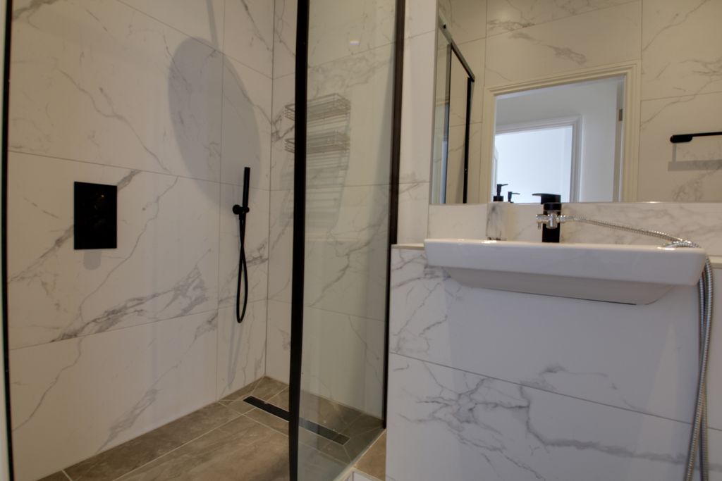 Property photo 3 of 10 Shower Room