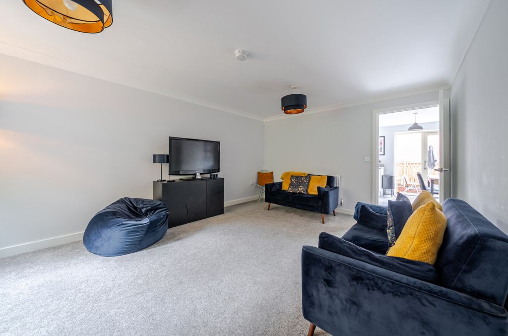 Property photo 3 of 21 1463978-11-6A1940...