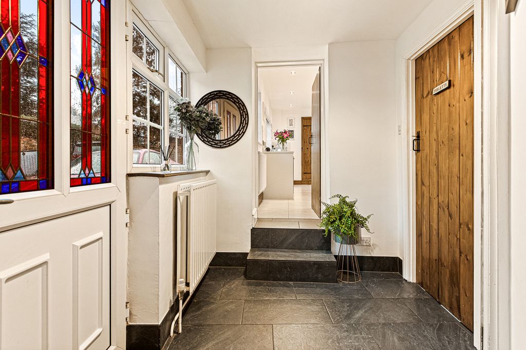 Property photo 2 of 39