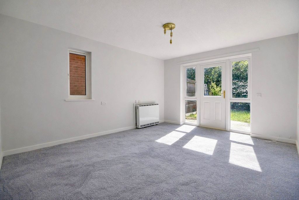 Property photo 2 of 20