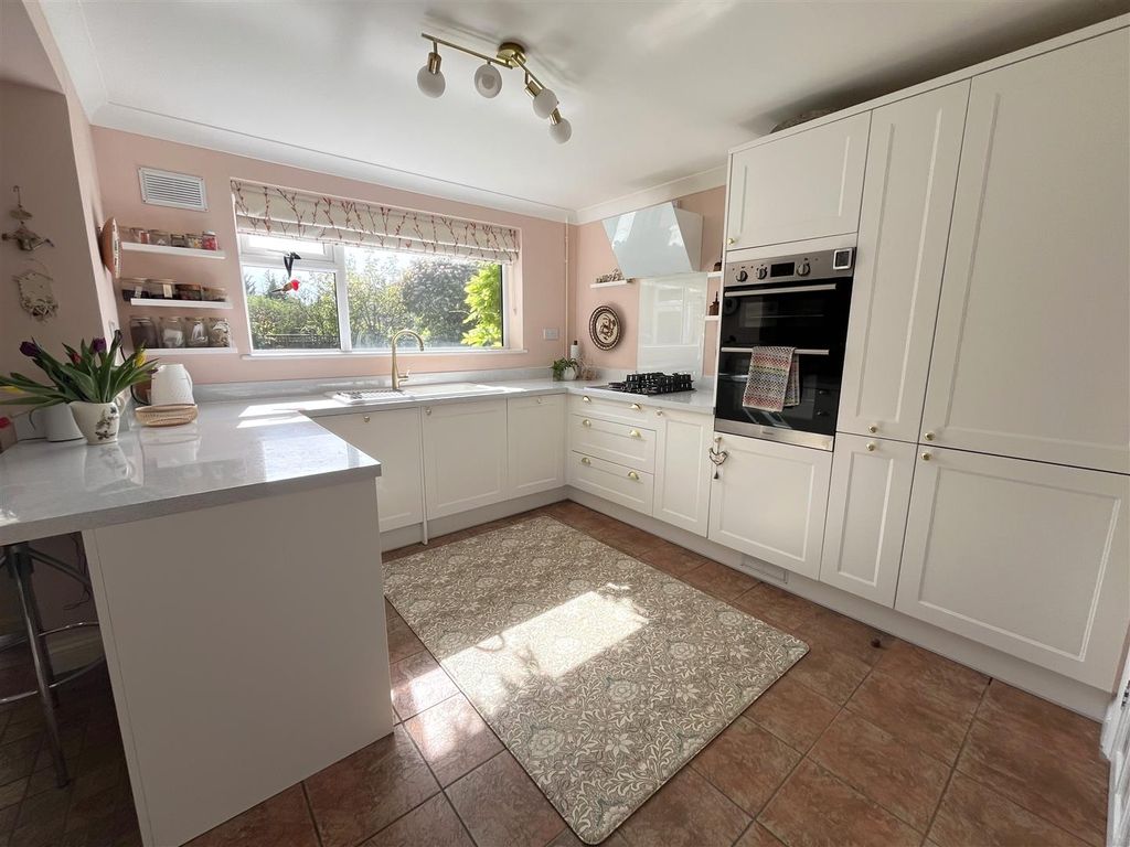 Property photo 3 of 31 3 (2).Jpg