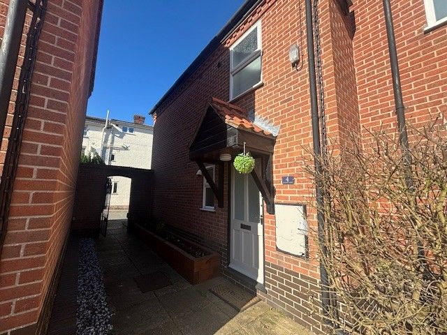 Property photo 1 of 9 Bedroom