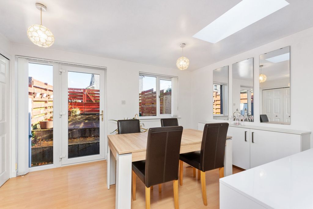 Property photo 3 of 25