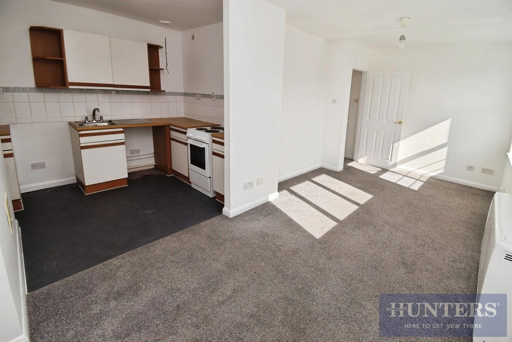 Property photo 3 of 7 Kitchen-Lounge