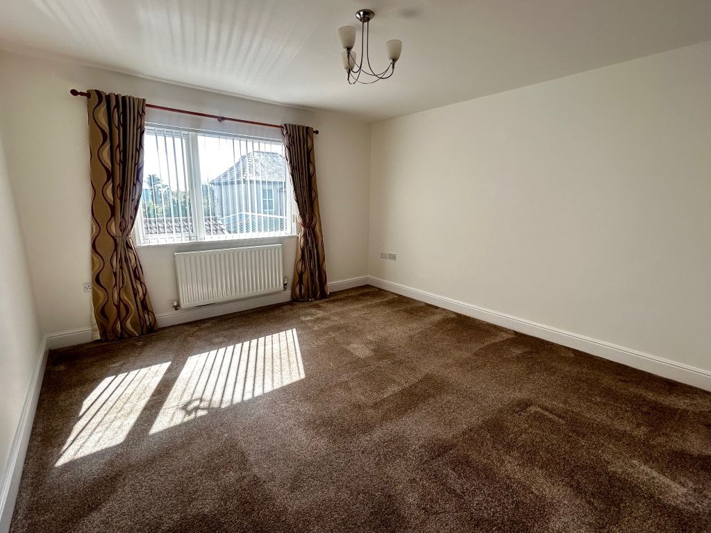 Property photo 2 of 8 Lounge